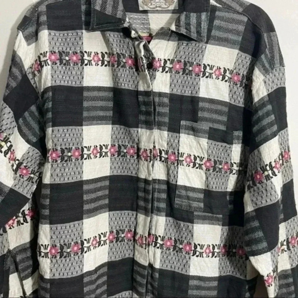 Angelique vintage embroidered collared button down Medium - Picture 6 of 8